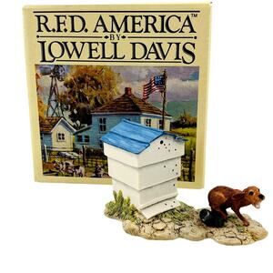 Making A Beeline Lowell Davis Schmid RFD America Figurine Dog Beehive 225274‎